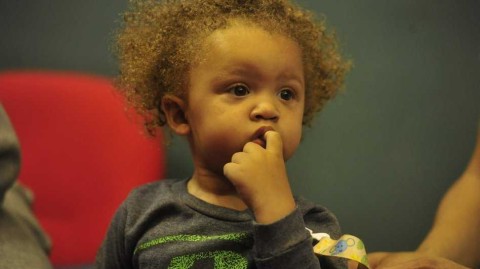 全明星赛场的铁汉柔情，比斯利与他的“迷你蝙蝠侠”萌翻全场