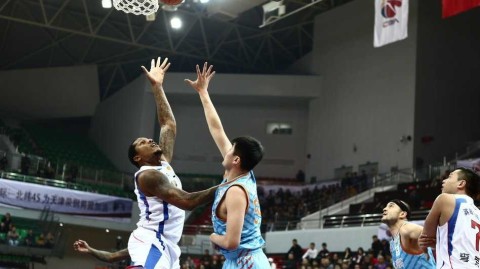 津门激战神射归，天山飞虎险中胜