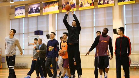 八冠王朝的寂静备战：广东男篮青春风暴与老将余晖