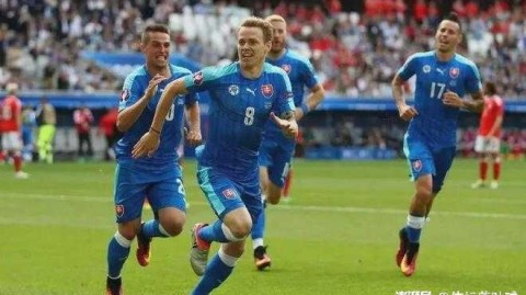 拉什福德传射救赎 英格兰2-1逆转斯洛伐克领跑