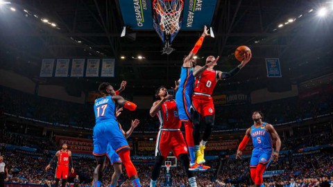 55记三分雨缔造14分逆转！残阵勇士客场掀翻太阳