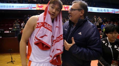 小牛总经理亲临济南，与大郅小丁共叙中国篮球情缘