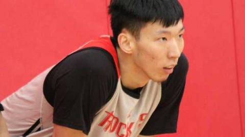 周琦融入火箭大家庭 全力备战夏季联赛展现实力