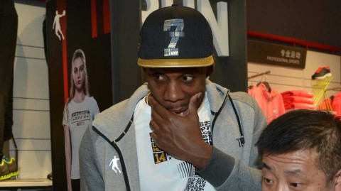 哈德森告别季失落不减温情 辽篮球迷追随热情令人动容