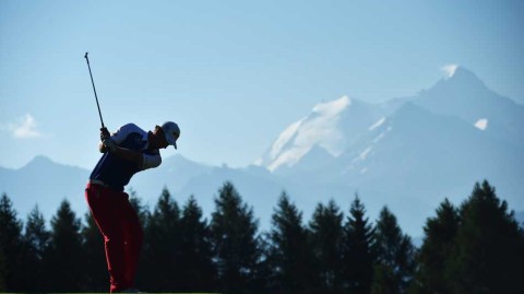 绿茵之上的全球交响：高尔夫世界的传奇与瞬间