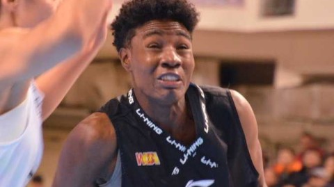 黑龙江女篮主场两分险胜浙江队