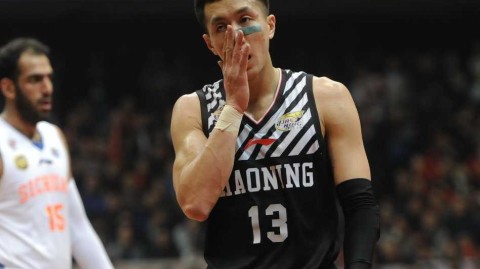 巅峰对决：川军破辽登顶，亚洲第一中锋的荣耀与辽宁众将的悲情