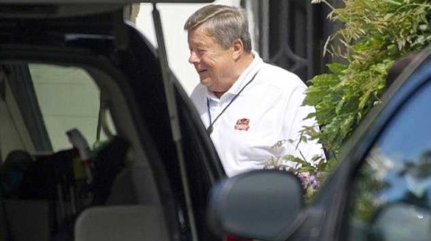 特朗普高尔夫球场与岳父同框引热议