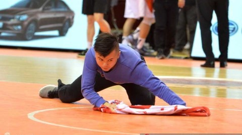 平凡英雄闪耀CBA赛场 擦地哥孟飞与他的篮球追梦之旅