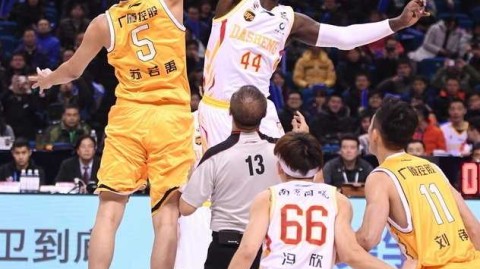 福特森穿针引线胡金秋内线翻江倒海，广厦客场兵不血刃擒同曦豪取六连胜