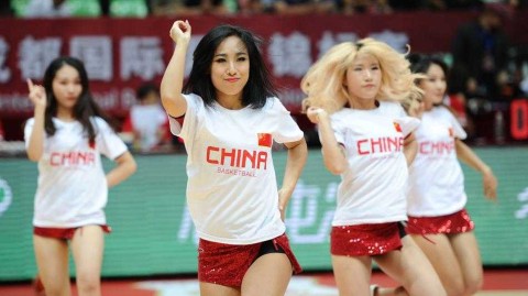 蓉城夏夜篮球宝贝绽放激情 男篮红队憾负安哥拉