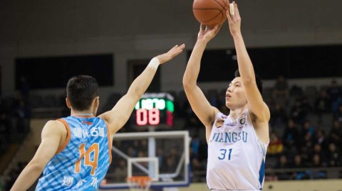 布鲁克斯狂砍五十八分 江苏肯帝亚主场大胜卫冕冠军新疆