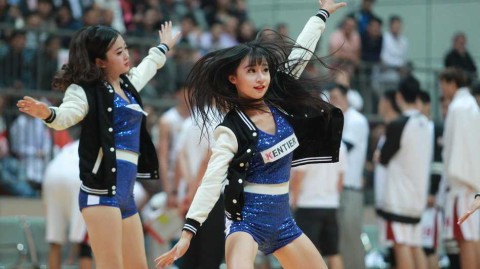 CBA季前赛激情燃爆 篮球宝贝热舞演绎赛场新活力