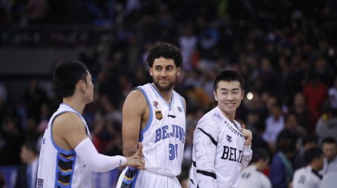 京城男篮冬日热血战记：马布里率新援恶斗内线群雄