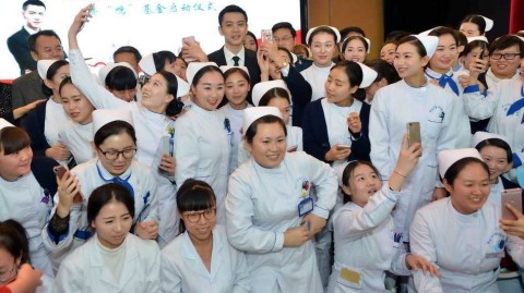 杨鸣爱心闪耀红十会，探访病房温情暖人心