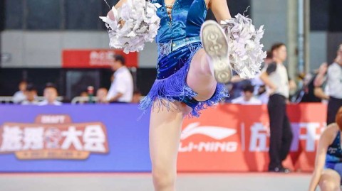 京城夏夜里的篮球盛宴：CBA选秀对抗赛与那些耀眼的篮球宝贝