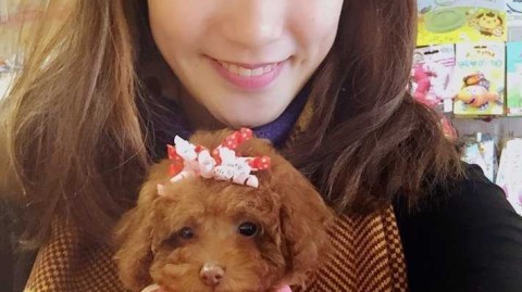 女篮王牌的另一面：李梦怀抱爱犬，赛场下的温柔时光