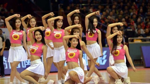 CBA赛场上的靓丽风景线：啦啦队文化点燃球迷激情