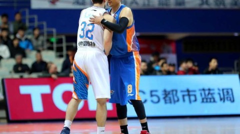 弗神超越姚明之夜大胜四川，刘炜回家上海滩奏凯歌