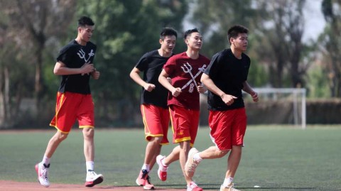 男篮挥汗备战里约 首堂训练课彰显拼搏精神