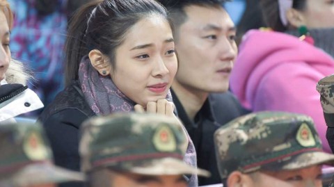 寒冬里的篮球火：吉林东北虎惜败上海，场边美女球迷惊艳长春