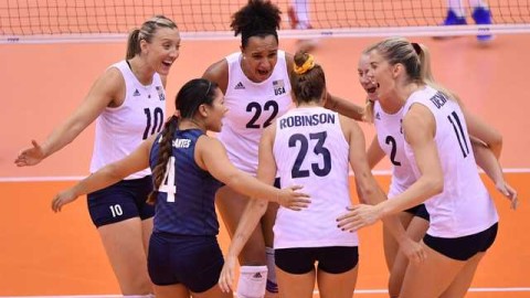 冠军气场碾压！1985世界杯中国女排3-0横扫美国