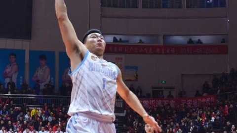 新疆主场大胜浙江锁定常规赛第六 亚当斯率队挺进季后赛