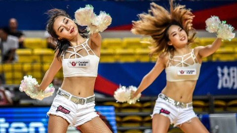 亚冠赛场上的炫舞精灵 篮球宝贝热舞点燃郴州激情