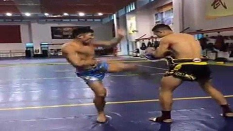 柳海龙复出首战KO日本拳王，王者归来