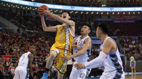 京城攻防，广厦登顶：胡金秋引领半程冠军之夜