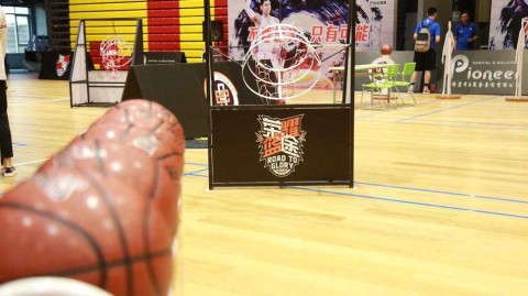 荣耀篮途深圳站：热血激战正酣，十四强进军全国总决赛