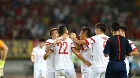 东亚杯国足0-3惨败韩国，洪明甫首秀轻松碾压中国男足