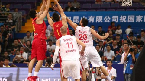 男篮力克黑山展雄风，群星闪耀赛场各显神通