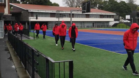 南半球的寒冬热练 中国男篮蓝队新西兰拉练穿上棉衣