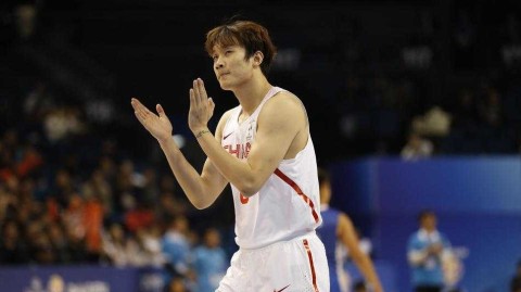 南京青奥园男篮大捷 红队狂胜香港启征程