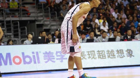 疆粤大战烽火连天，新王加冕背后的铁血与荣耀