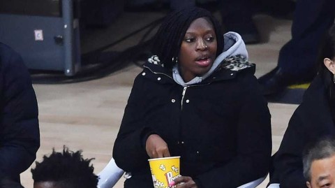 铁汉柔情：亚当斯场边娇妻见证下的CBA征程与冠军荣耀