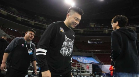 恩怨与征途：新疆男篮五棵松踩场，李根重返故地西热力江抢眼