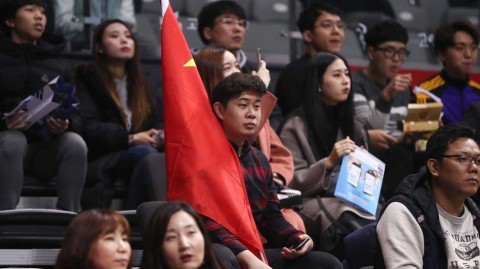 首尔客场飘扬的五星红旗，见证了那场属于中国男篮的青春风暴