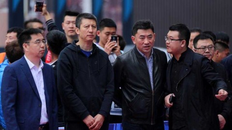 辽篮主帅郭士强现身沈阳街头篮球赛引爆全城激情