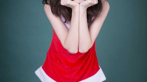 圣诞奇景！山西篮球宝贝短裙红帽热舞 引爆球场冬日激情