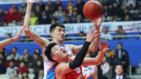 上海大鲨鱼主场复仇深圳保留季后赛火种弗雷戴特携明纳拉斯双星闪耀