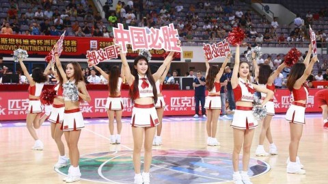 斯坦科维奇杯京城激战 篮球宝贝热舞助燃中国红