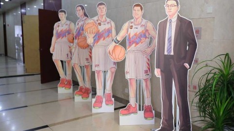 上海男篮新赛季出征仪式玩转二次元，灌篮高手风惊现球场