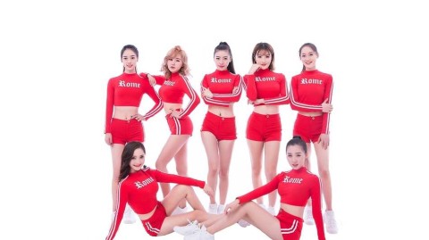 八一女篮宝贝深秋绽放：小蛮腰大长腿演绎赛场柔情