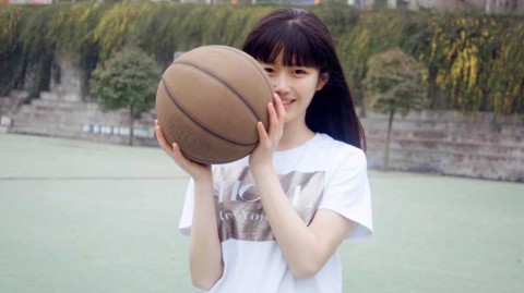 现实版赤木晴子：爱篮球的纯真女孩