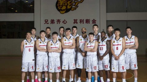 粤视野新赛季：布泽尔笑逐颜开融南粤，双外援携新老国字号宏远再启航