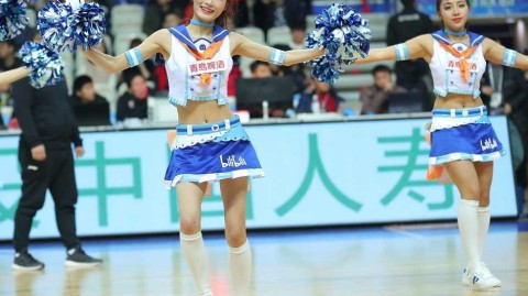 上海滩巅峰对决大鲨鱼吞掉山东男篮，篮球宝贝热舞点燃源深体育馆