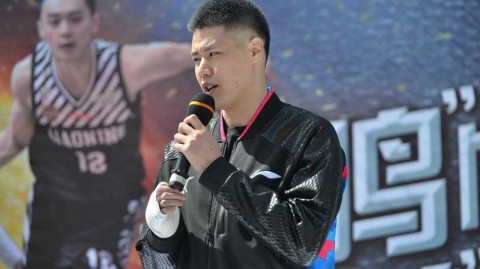 杨鸣贺天举出席球迷见面会 温情互动引爆锦州夏日热情