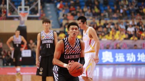 辽篮客场大胜同曦 郭艾伦韩德君空接秀引爆全场